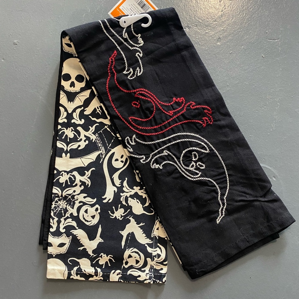 🆕💎RARE💎Halloween Dish/Kitchen Towels, 2